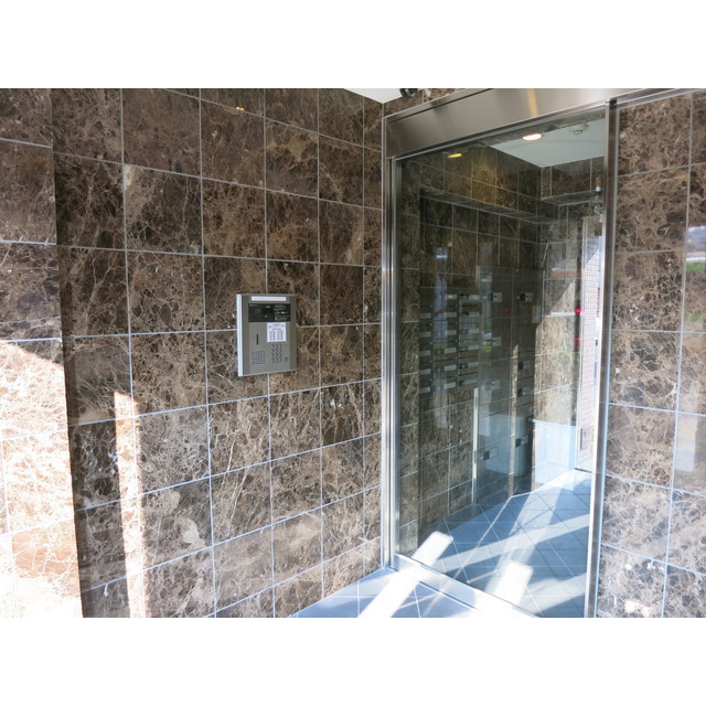 19/23 エントランス