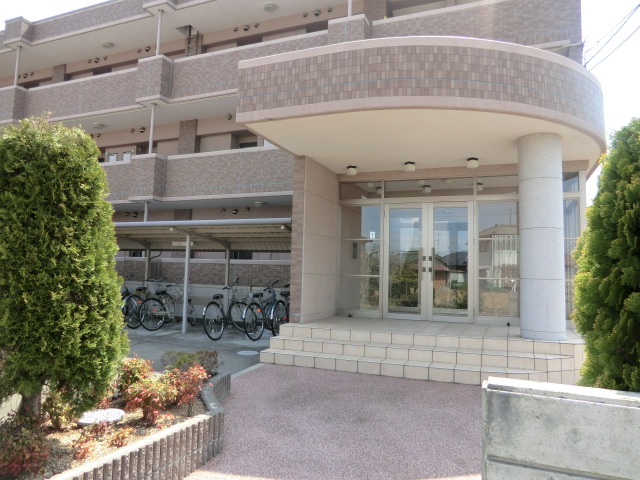 21/30 エントランス