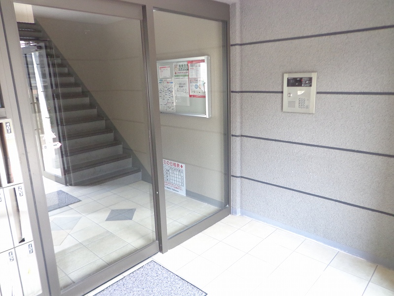 13/22 エントランス