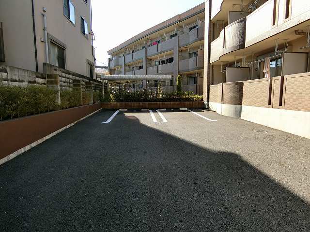 28/30 駐車場