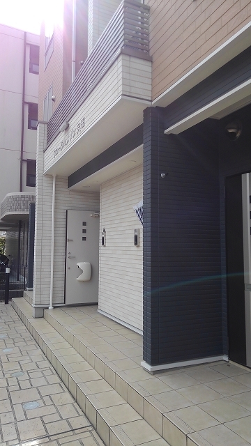 22/28 エントランス