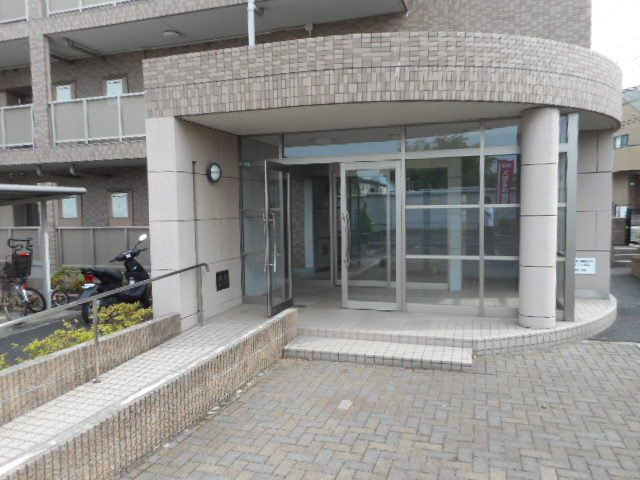 22/28 エントランス