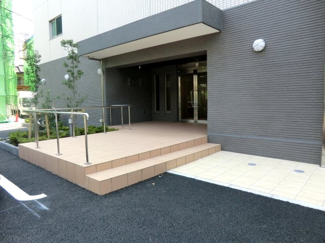 22/25 エントランス