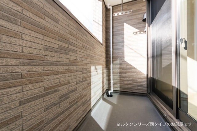 13/22 バルコニー