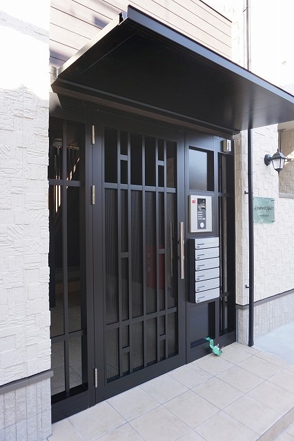 14/18 エントランス