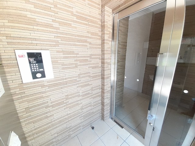 14/20 エントランス