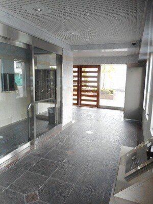 13/17 エントランス