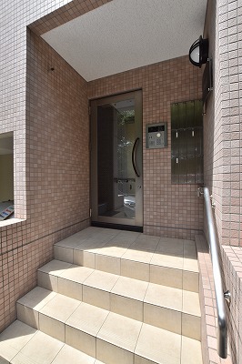 22/27 エントランス