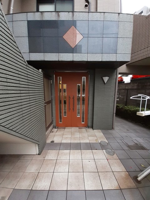 28/30 エントランス