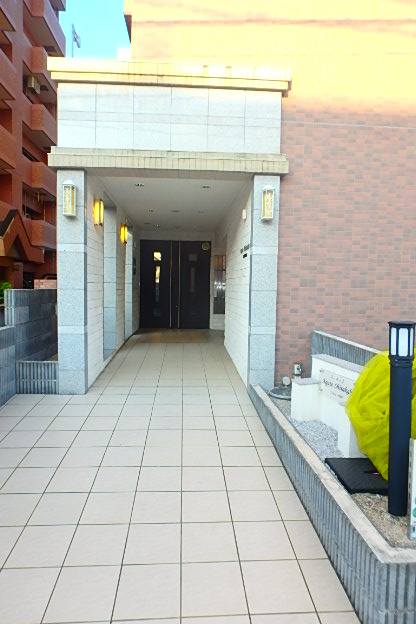 22/28 エントランス