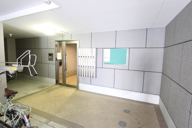 19/27 エントランス