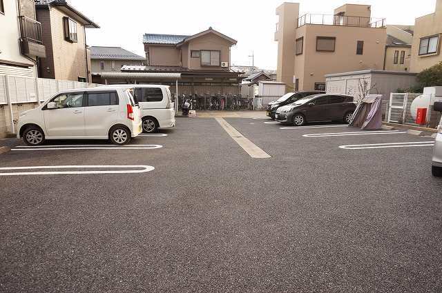 27/30 駐車場