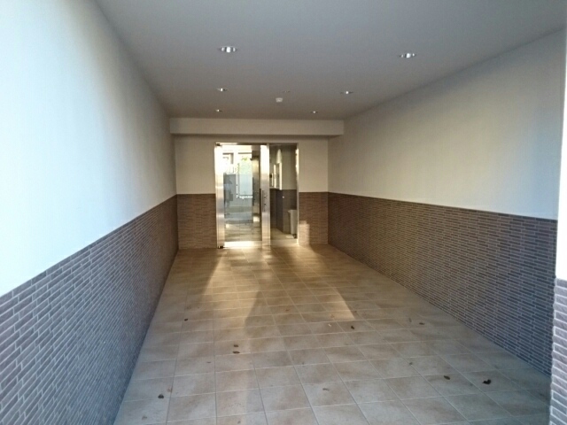 14/20 エントランス