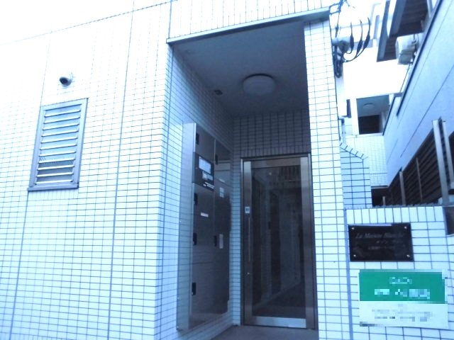 16/23 エントランス