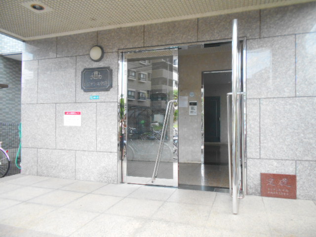 21/30 エントランス