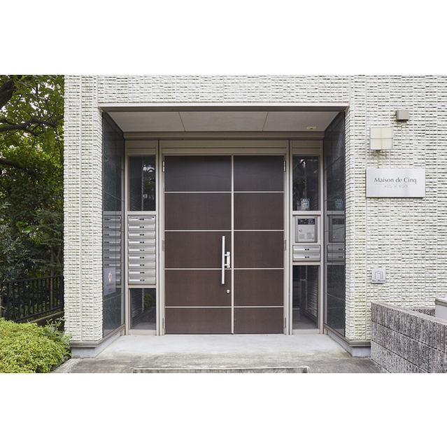 18/25 エントランス