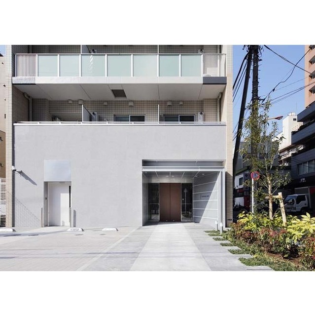 18/23 エントランス