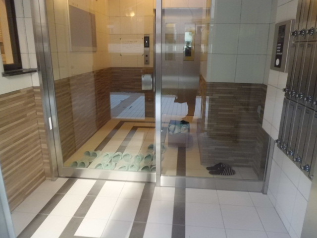 22/29 エントランス