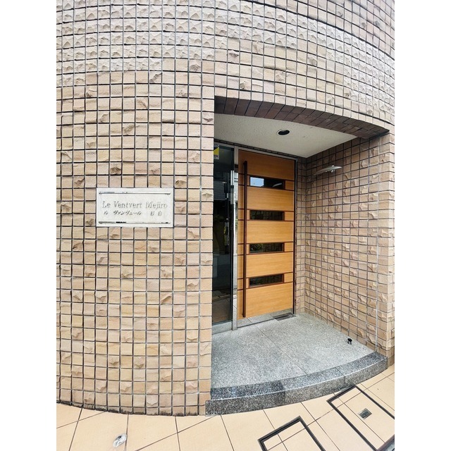 3/4 エントランス