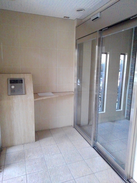 14/20 エントランス