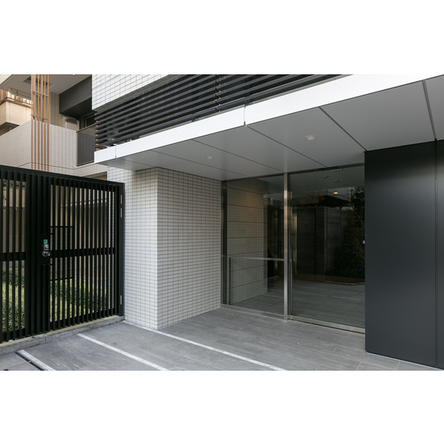 17/23 エントランス