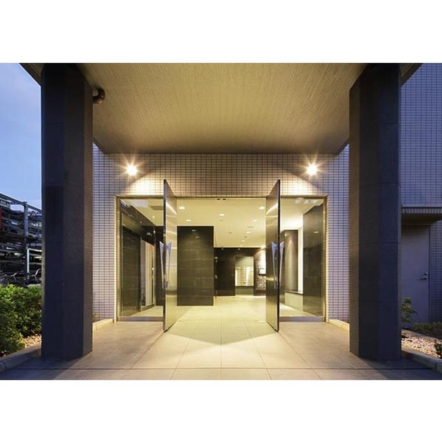 13/18 エントランス