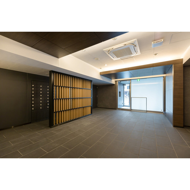 18/19 エントランス