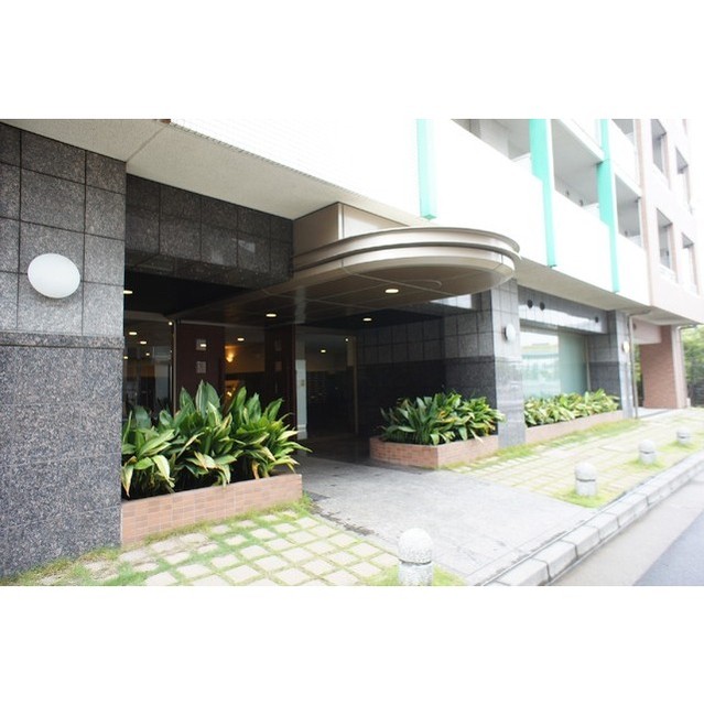 16/19 エントランス