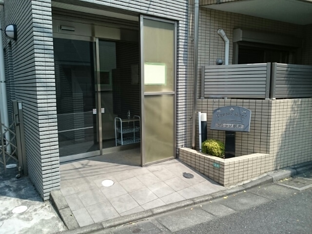 22/28 エントランス