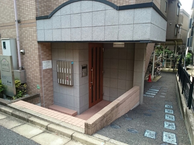 2/5 エントランス