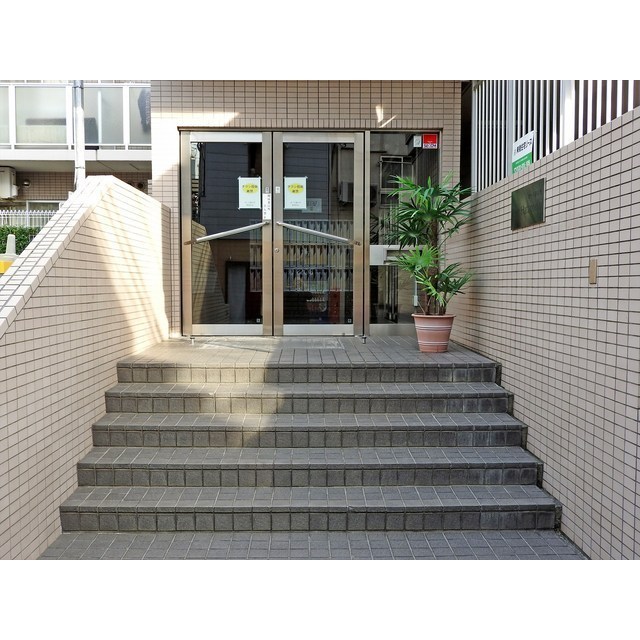 2/4 エントランス