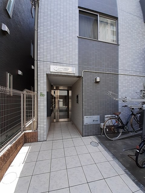 14/18 エントランス