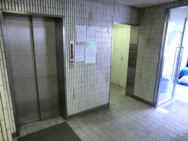 28/30 エントランス