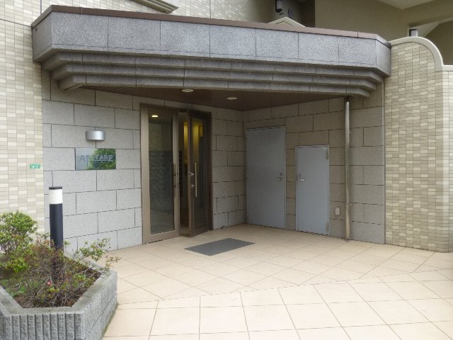 28/30 エントランス