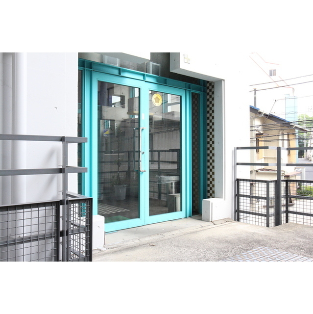 22/27 エントランス