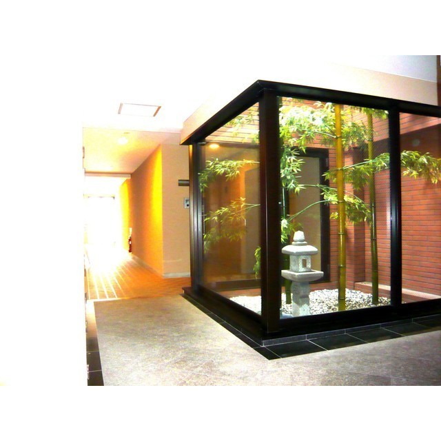 20/23 エントランス