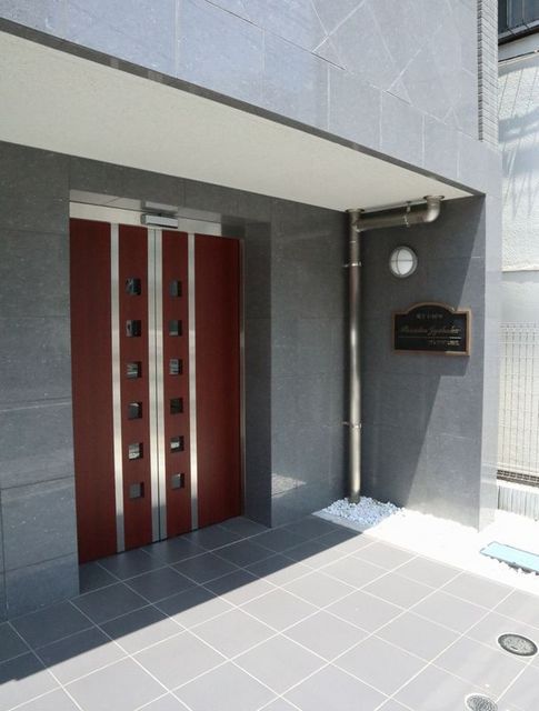 14/20 エントランス