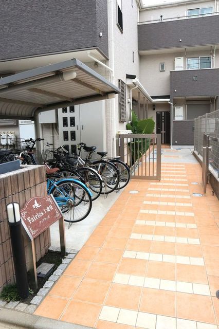 15/23 エントランス