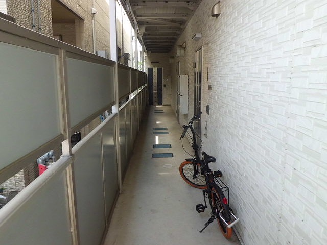 22/30 エントランス