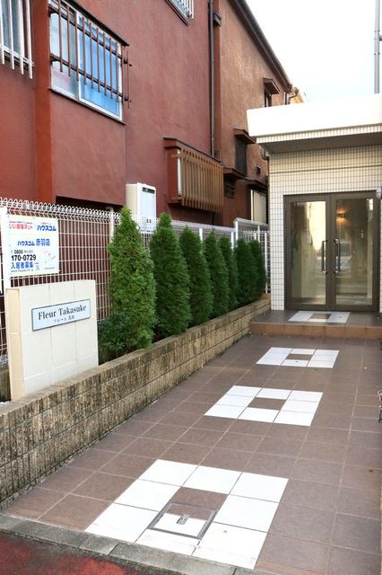 14/20 エントランス