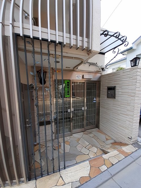 14/20 エントランス