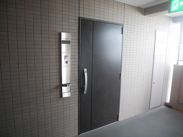 22/30 エントランス
