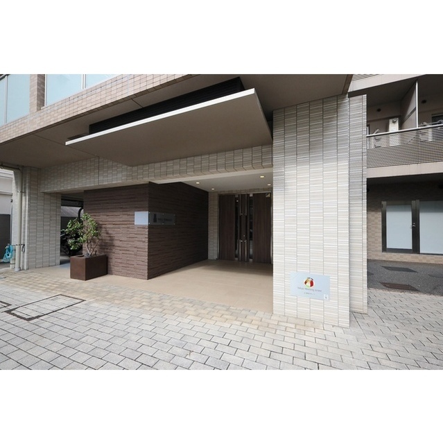 18/30 エントランス