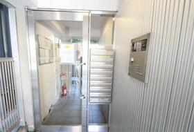 16/16 エントランス