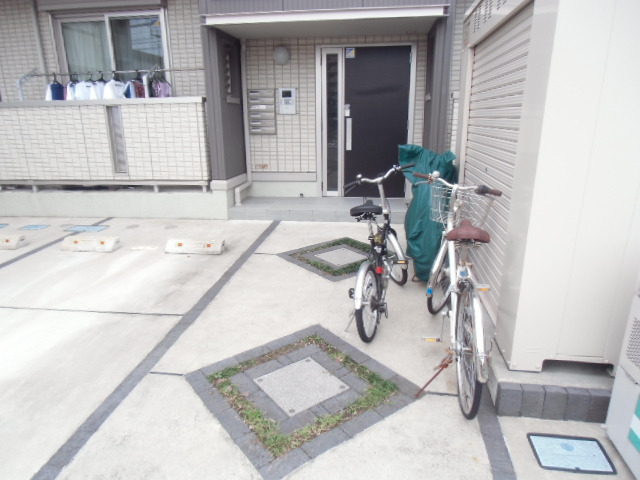 22/23 エントランス