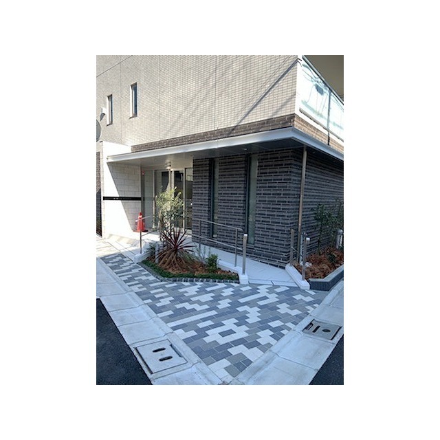 23/26 エントランス