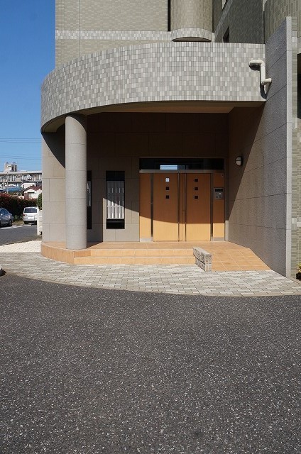 28/30 エントランス