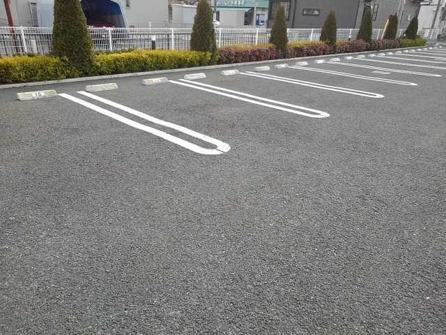 22/28 駐車場