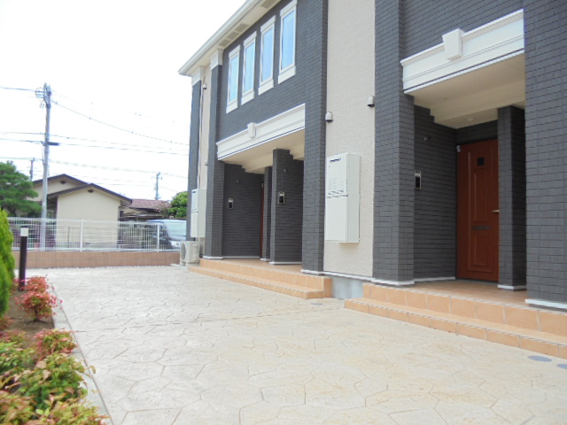 16/23 エントランス