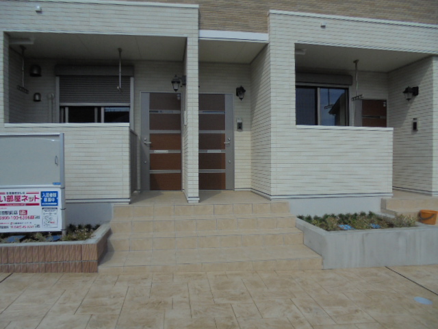 16/23 エントランス